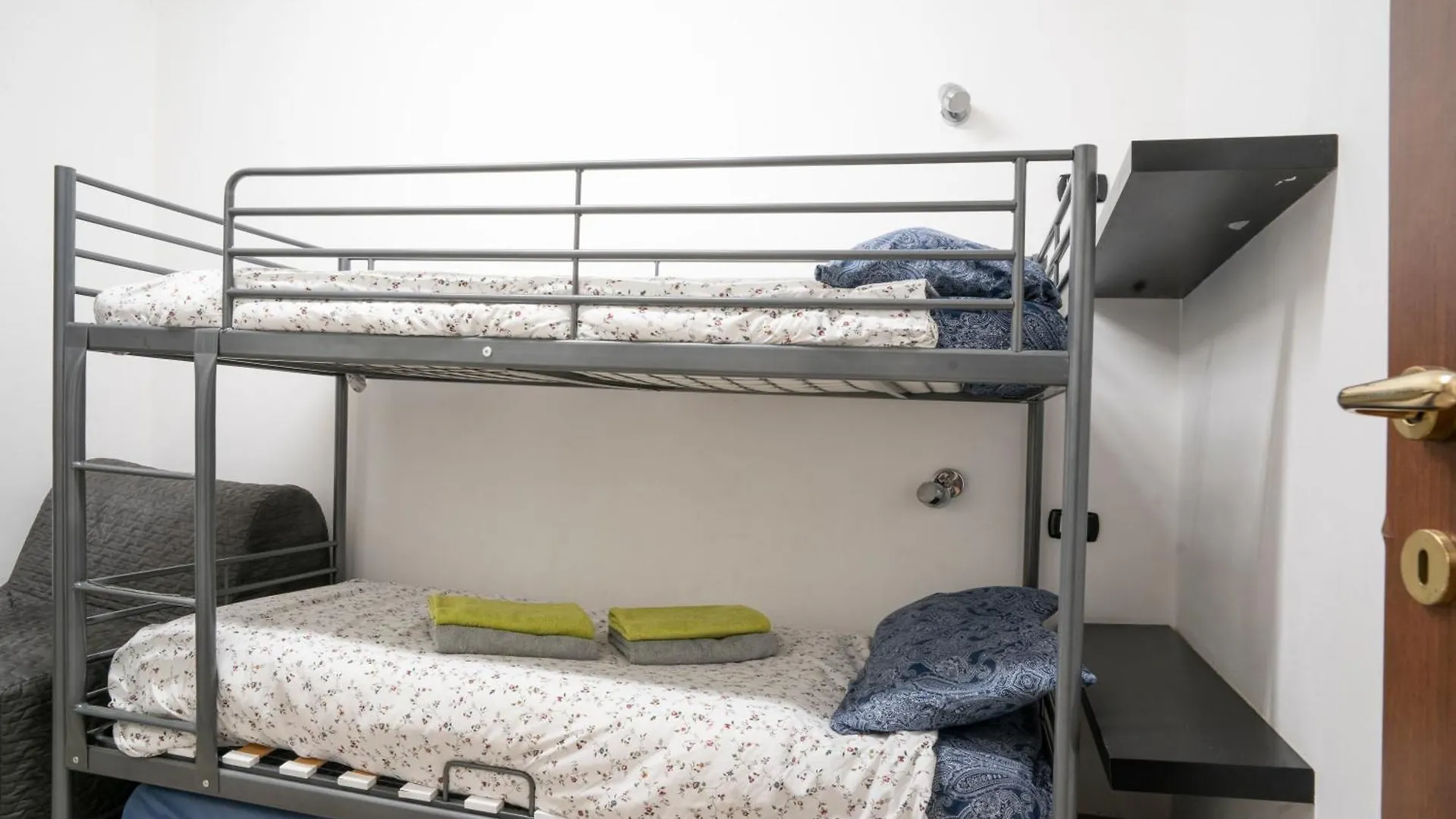 Houseingenoacenter Parking Apartment Genoa