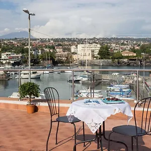 la-casa-di-nonna-maria.taorminaitalyhotels.com/